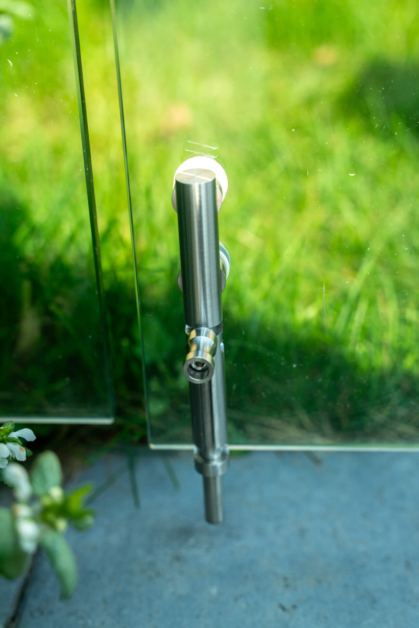 Floor lock for glass door