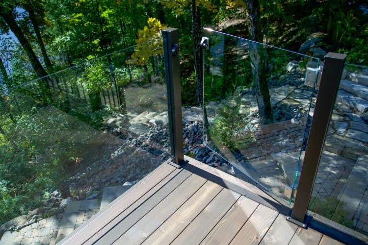 Spring hinges for 8-12 mm glass barriers