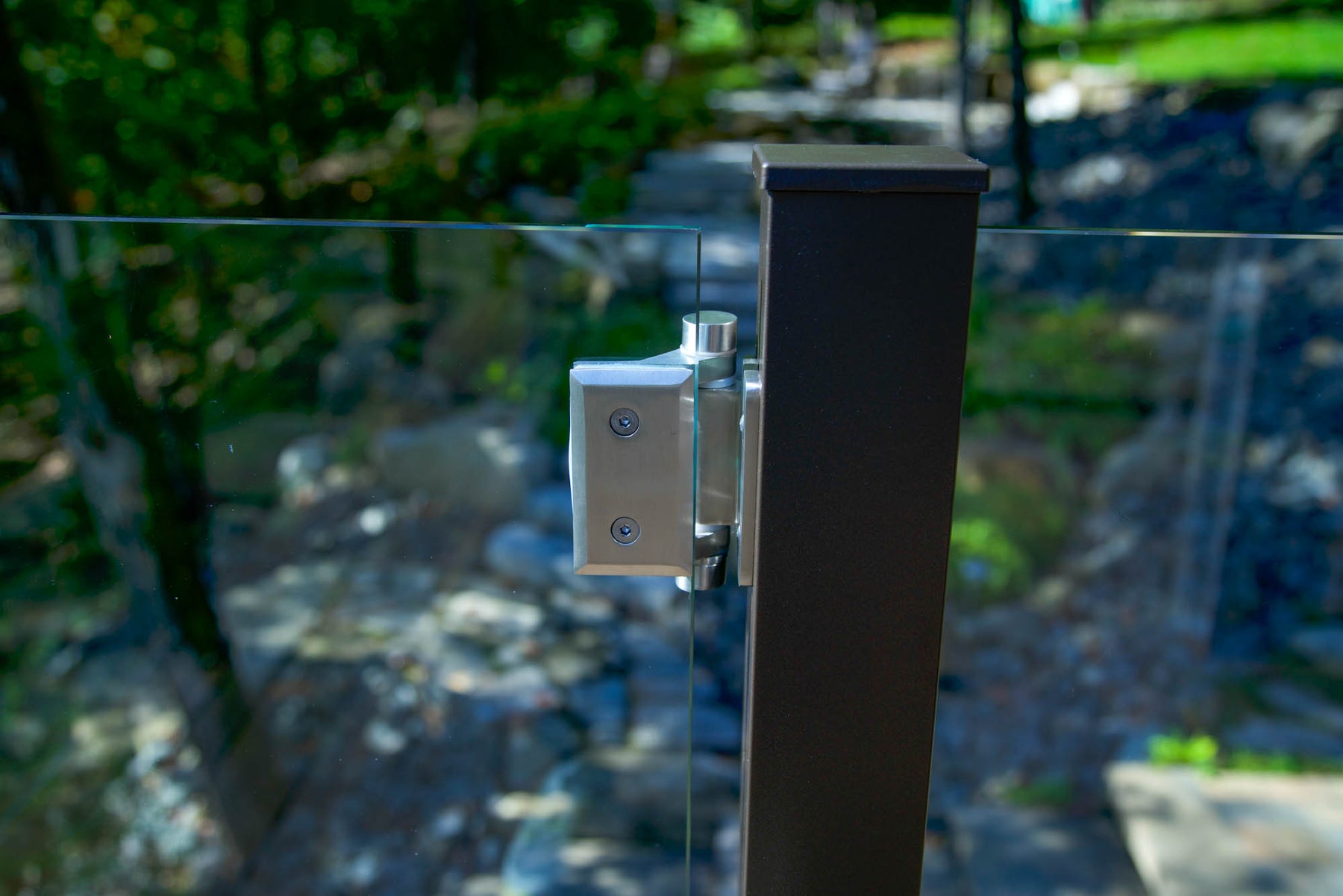 Spring hinges for 8-12 mm glass barriers