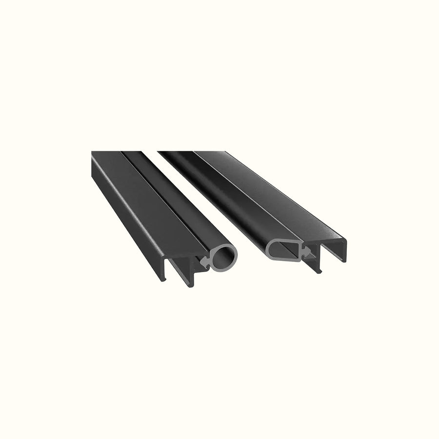 Floor-mounted rail covering